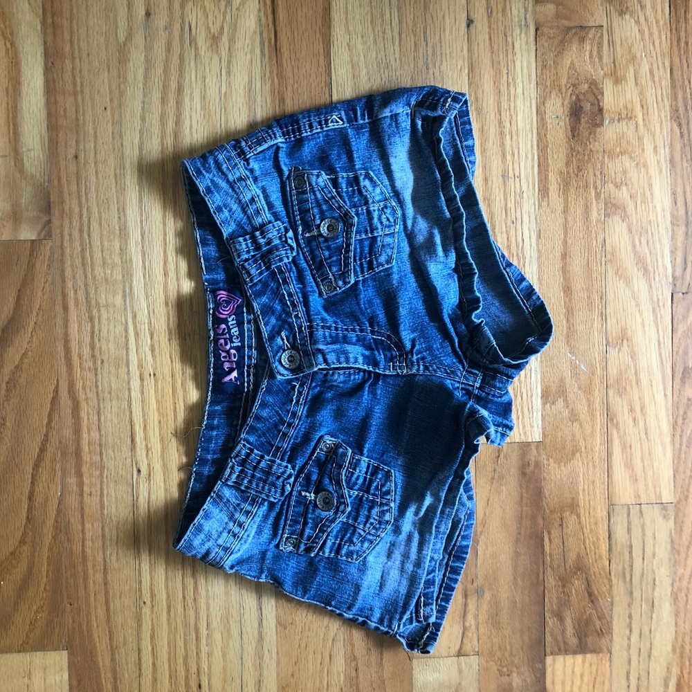 Stretchy jean shorts with no holes